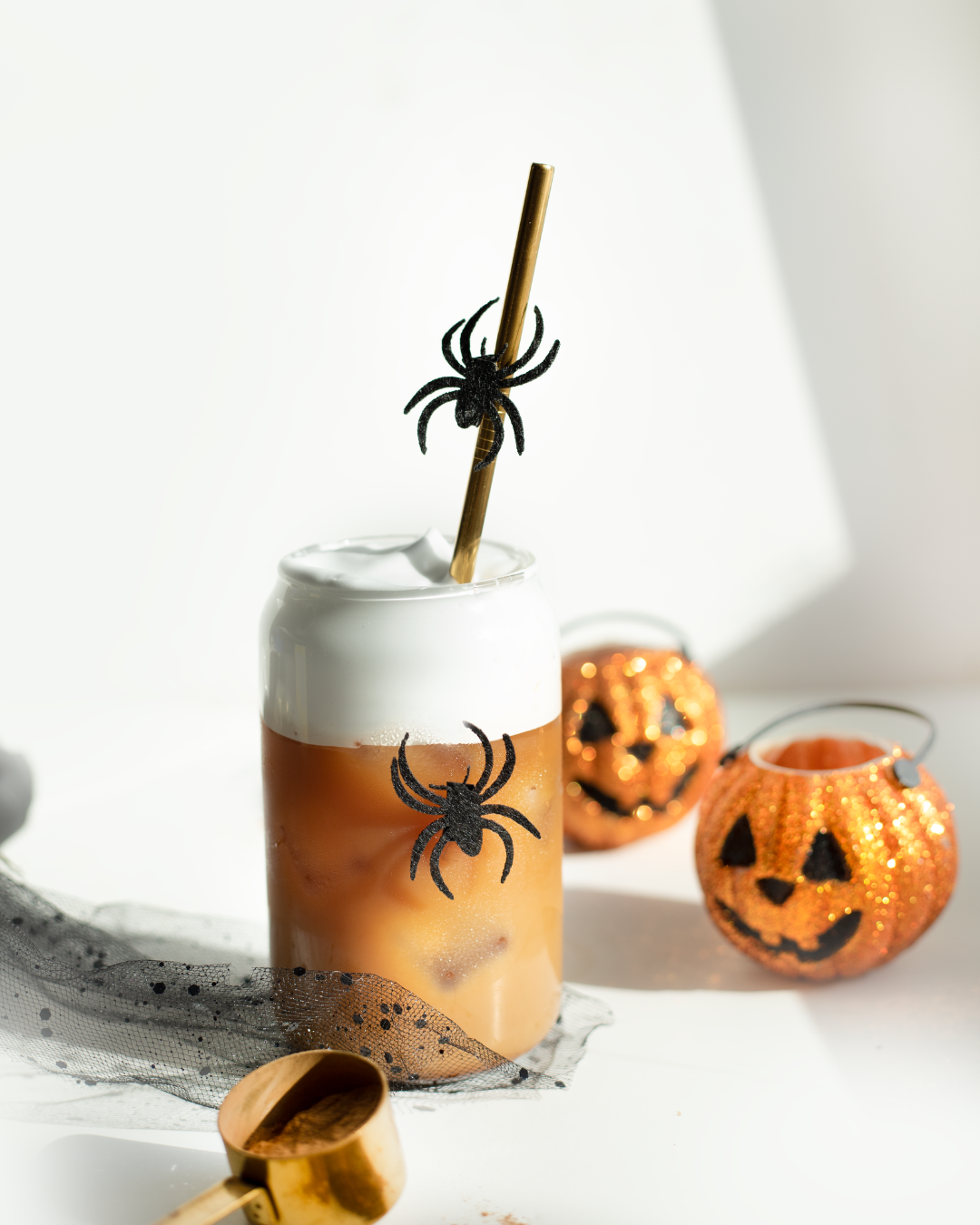 HALLOWEEN SALTED CARAMEL & PUMPKIN SPICE LATTE